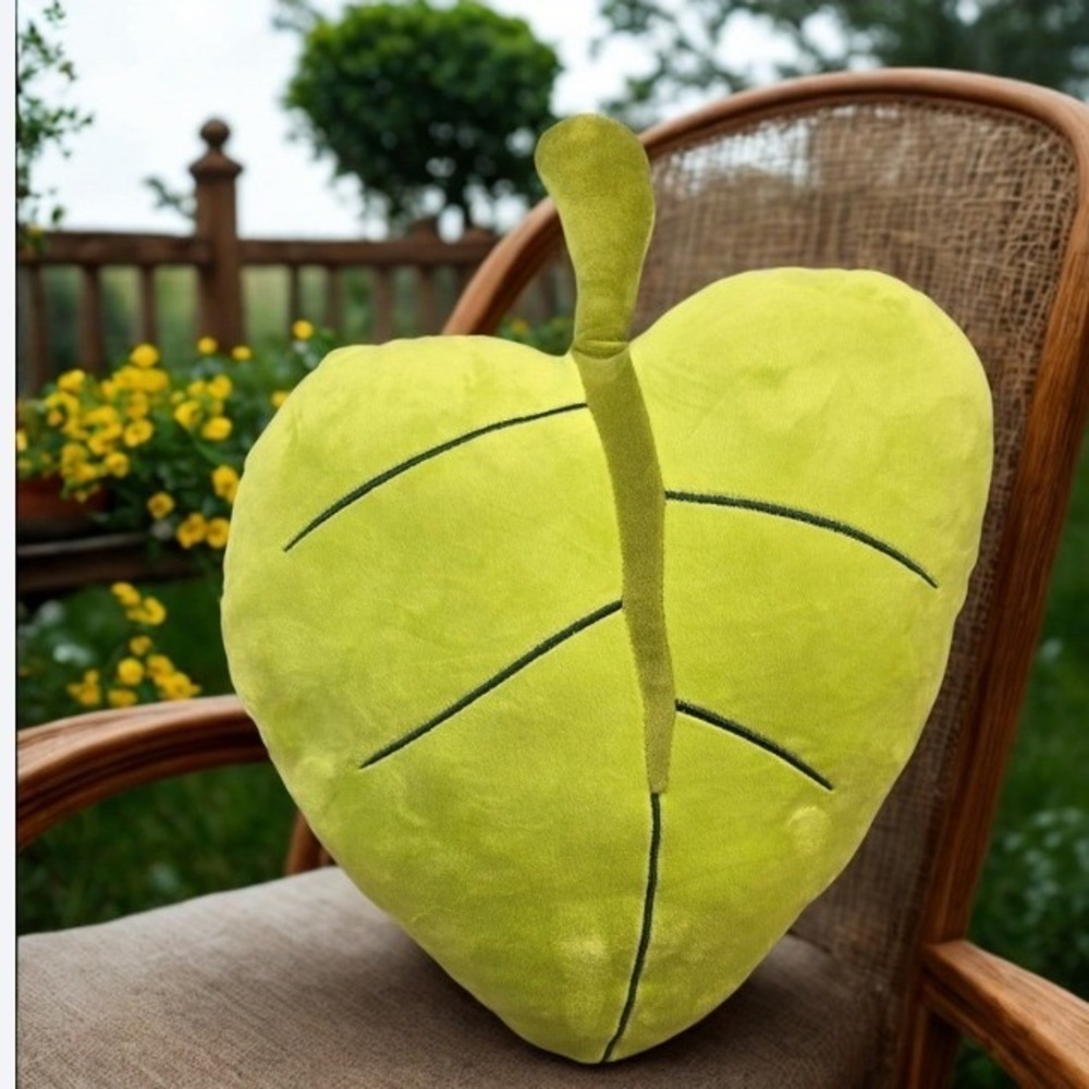 Green Leaf NEW‎ Decorative Throw Pillow Plush Botanical Heart Shape Nature Decor